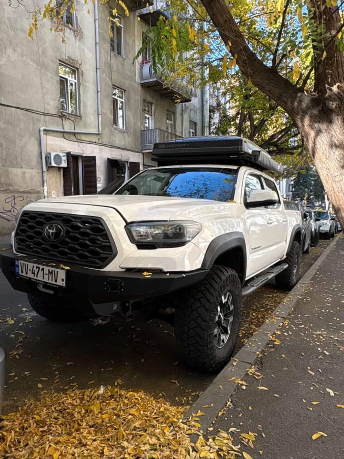 Toyota Tacoma 2018 — photo 2