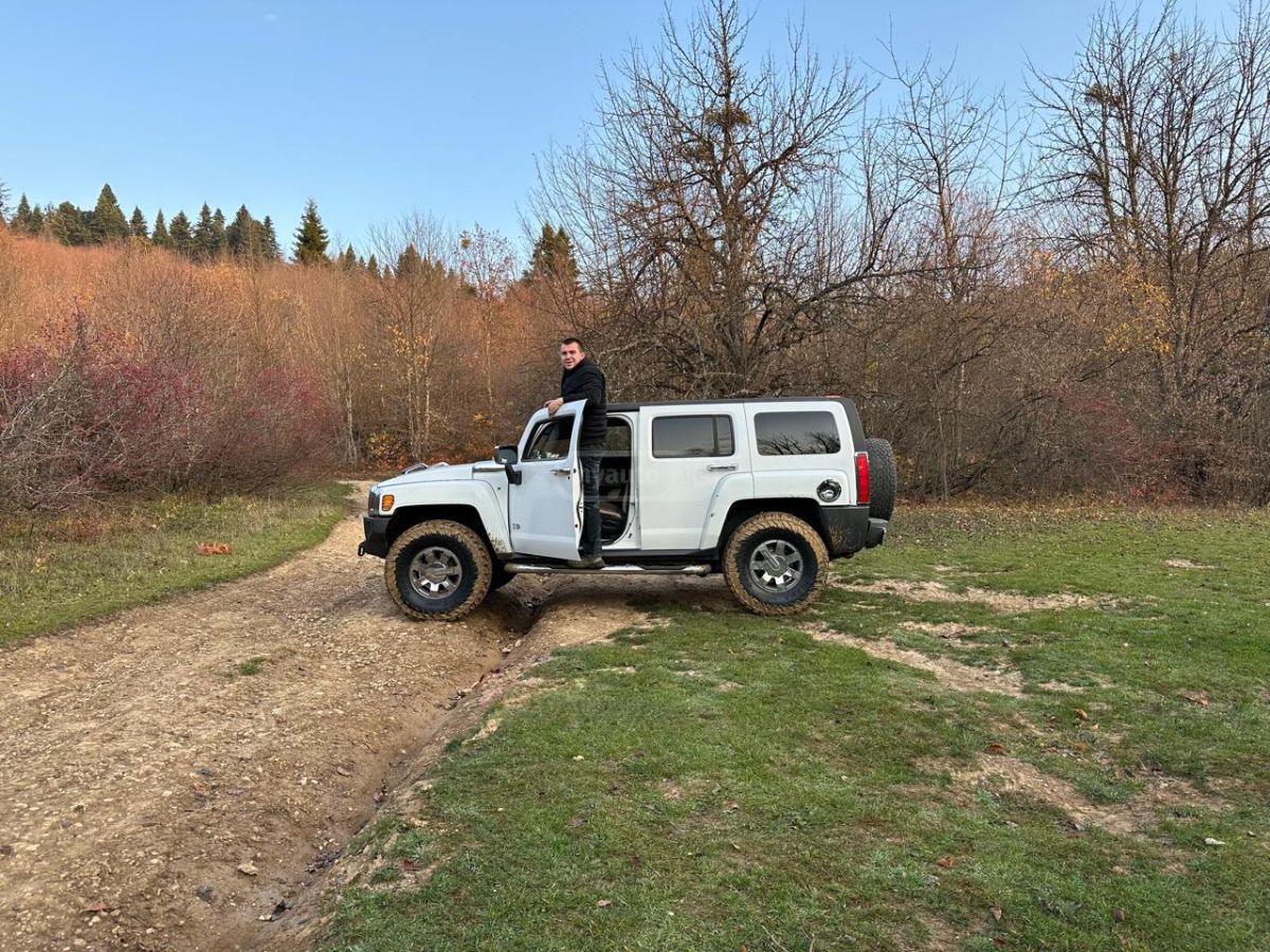 Hummer H3 2006 — photo 2