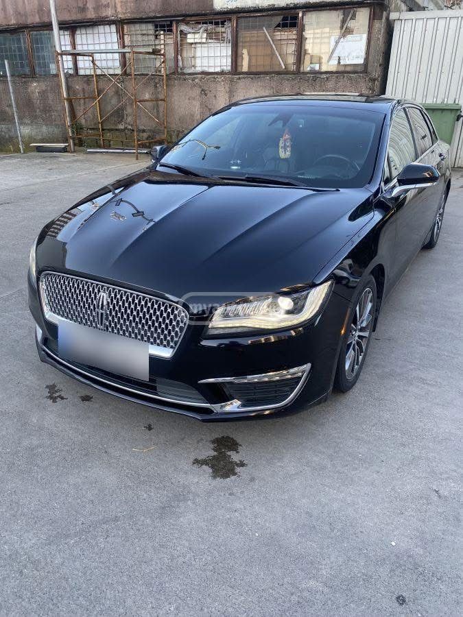 Lincoln MKZ 2018 — photo 2