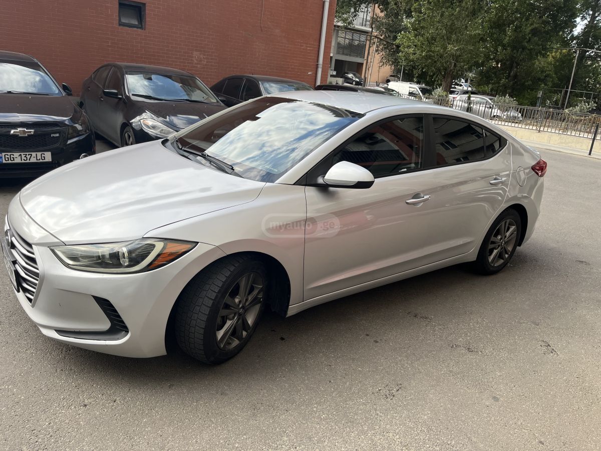 Hyundai Elantra 2017 — photo 2