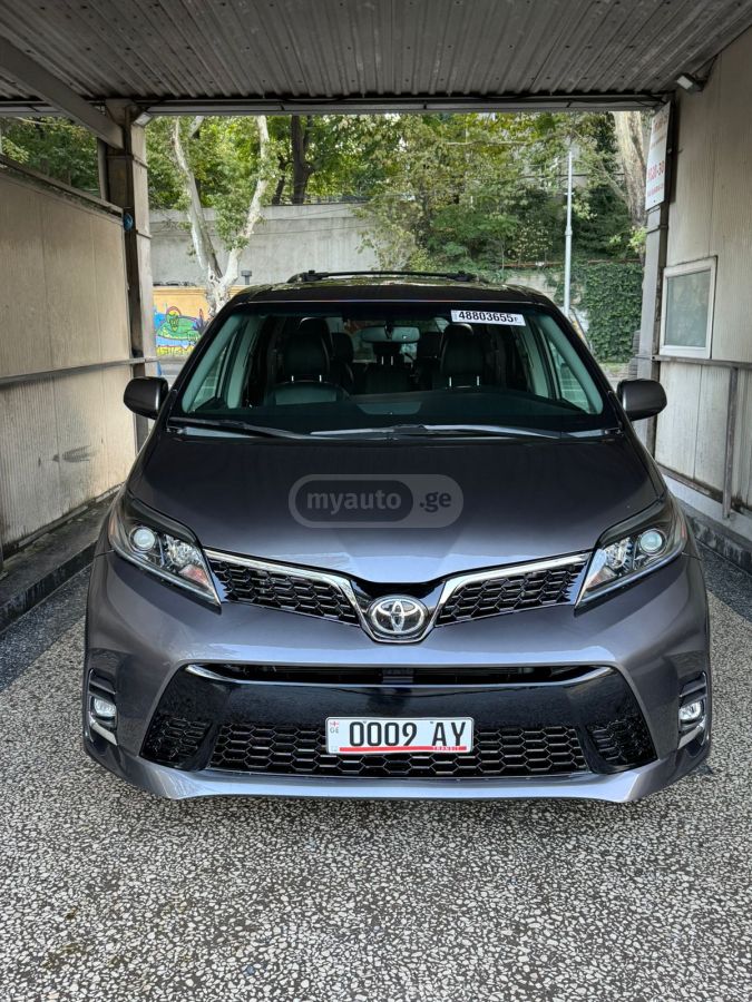 Toyota Sienna 2015 — photo 2