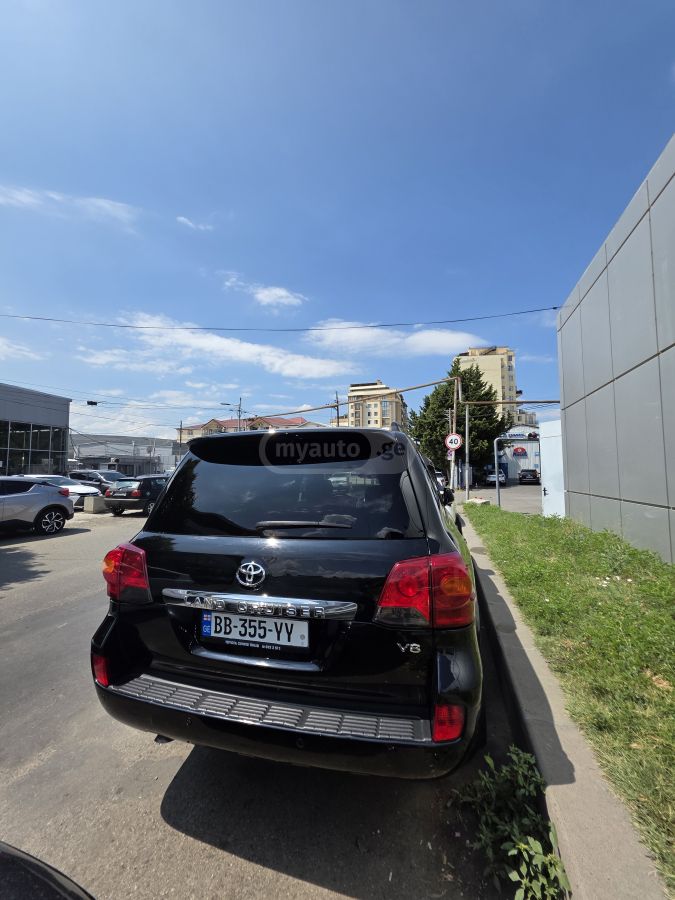 Toyota Land Cruiser 2010 — photo 2