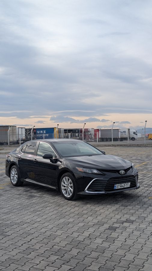 Toyota Camry 2021 — photo 2