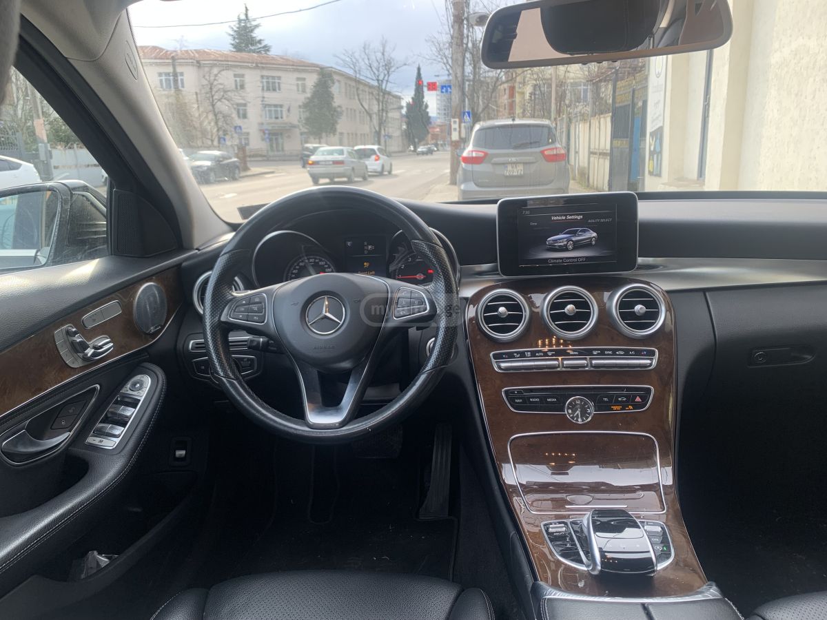 Mercedes-Benz C 300 2015 — photo 2