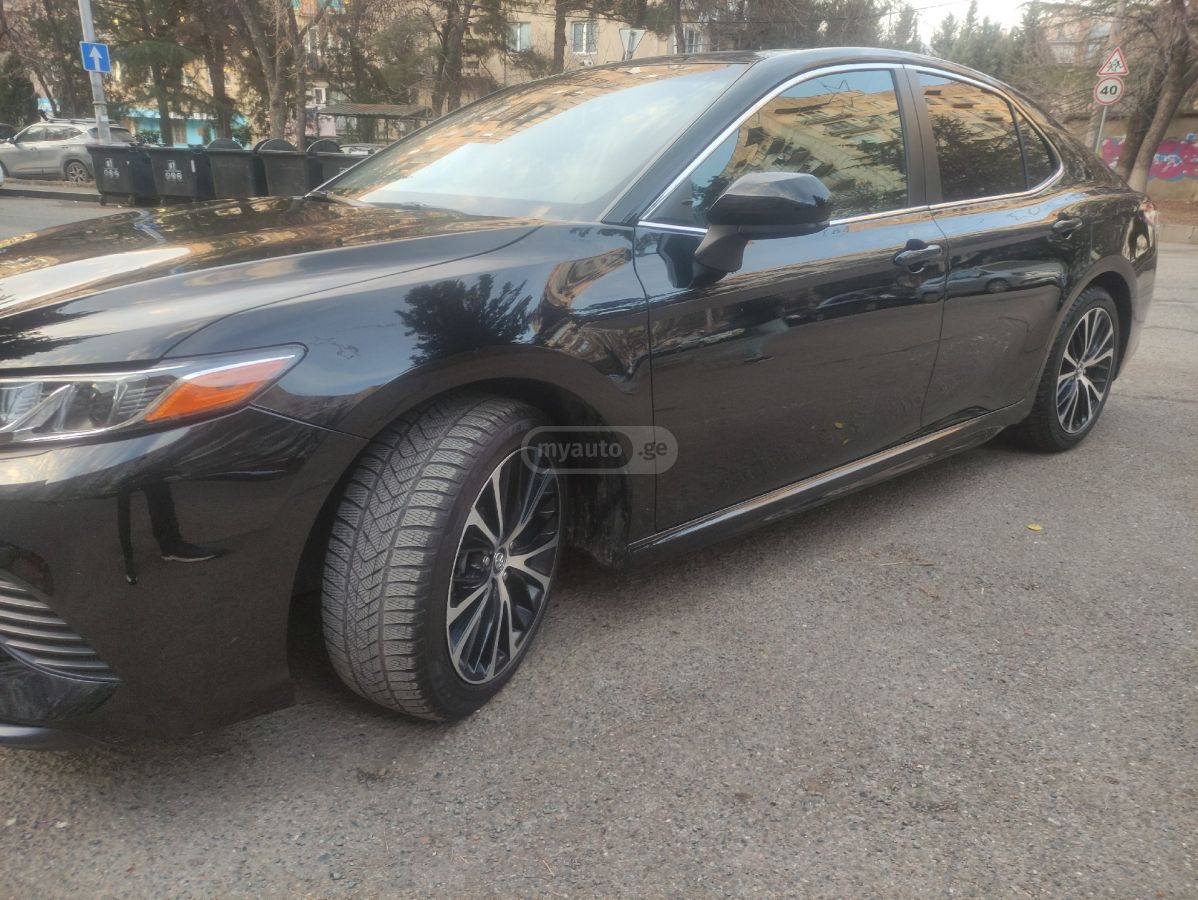 Toyota Camry 2019 — photo 2