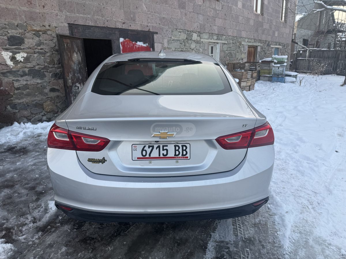 Chevrolet Malibu 2018 — photo 2