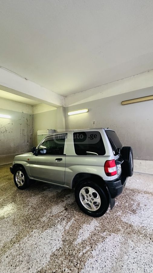 Mitsubishi Pajero IO