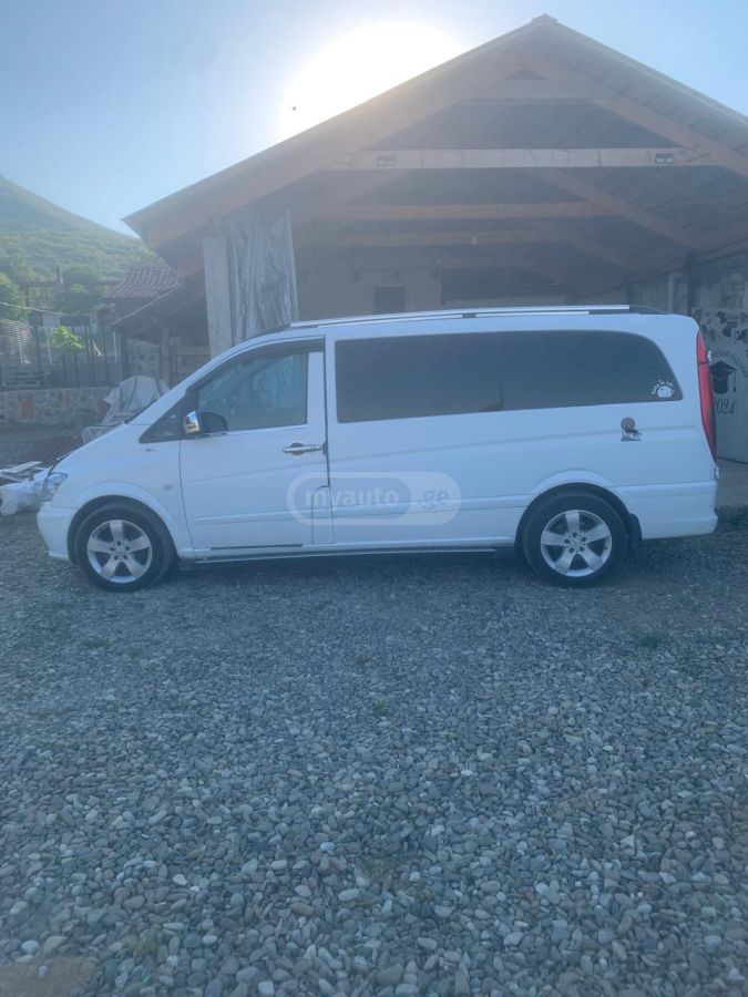 Mercedes-Benz Viano 2012 — photo 2