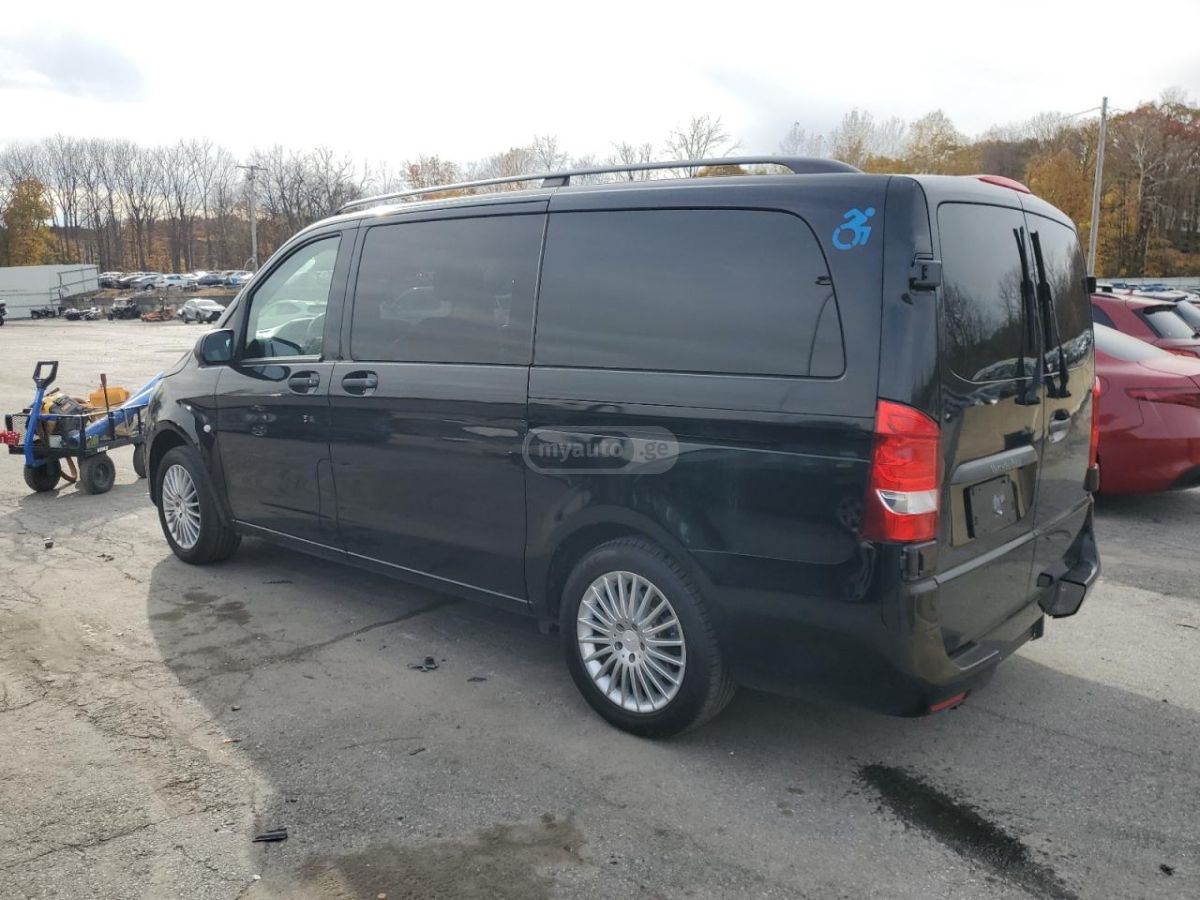 Mercedes-Benz Metris Passenger Van 2017 — photo 2