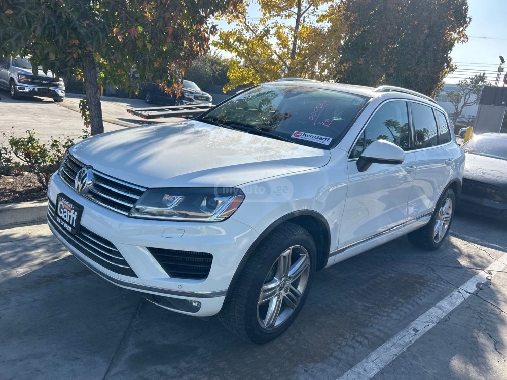 Volkswagen Touareg 2016 — photo 2