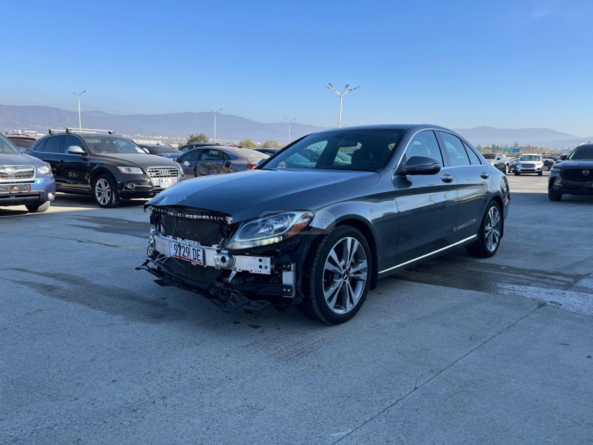 Mercedes-Benz C 300 2017 — photo 2