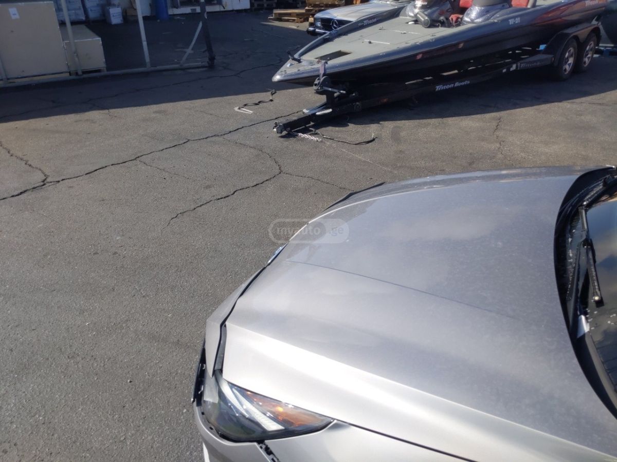 Hyundai Elantra 2022 — photo 2