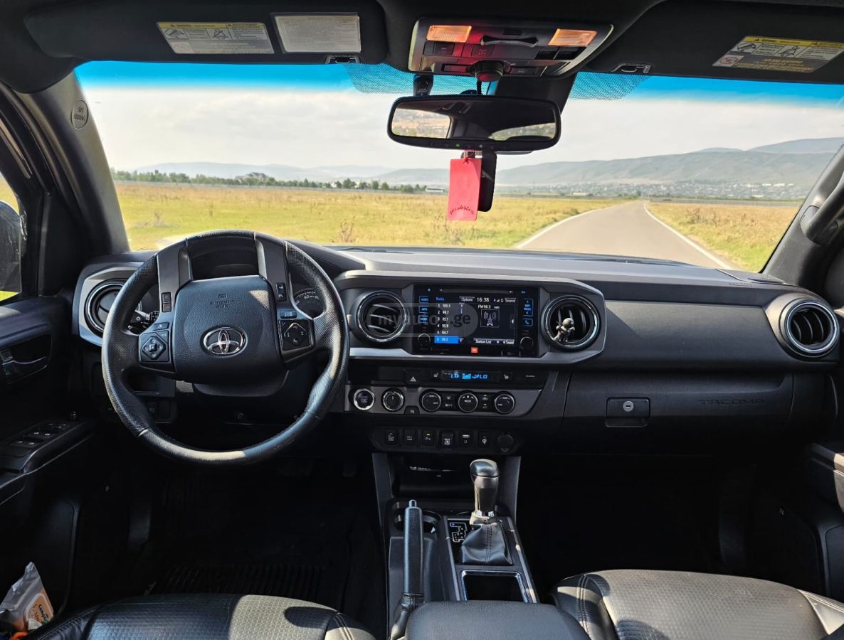 Toyota Tacoma 2021 — photo 2