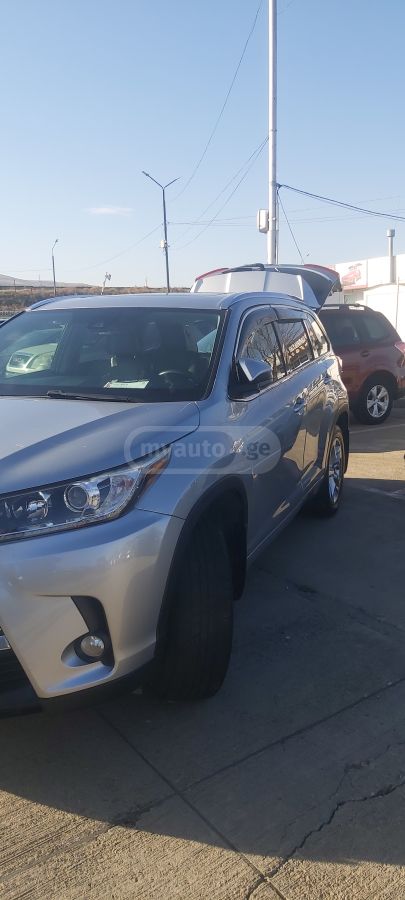 Toyota Highlander 2017 — photo 2