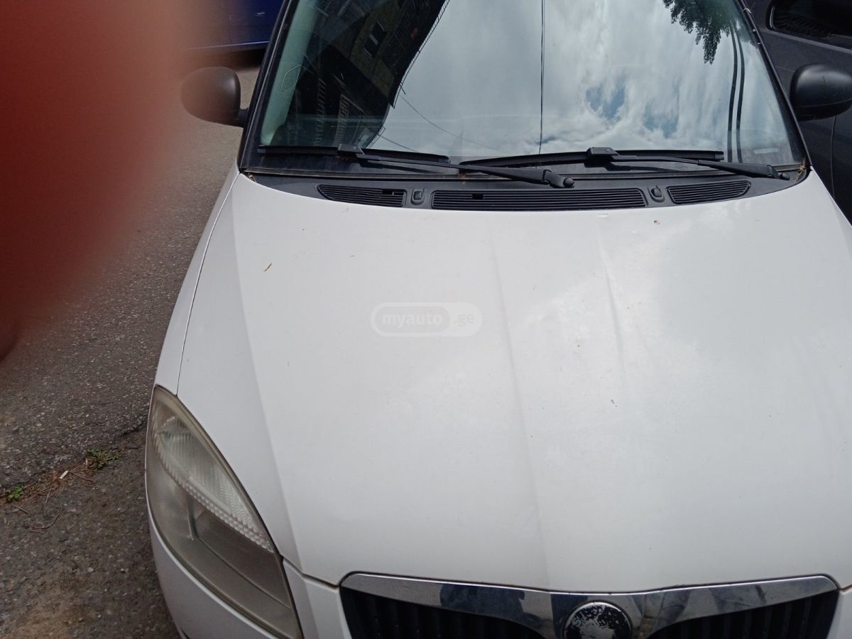 Skoda Fabia 2008 — photo 2