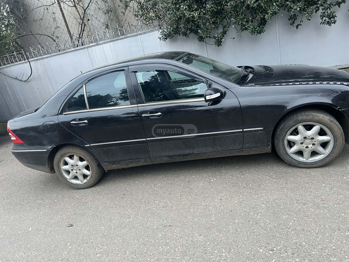 Mercedes-Benz C 240