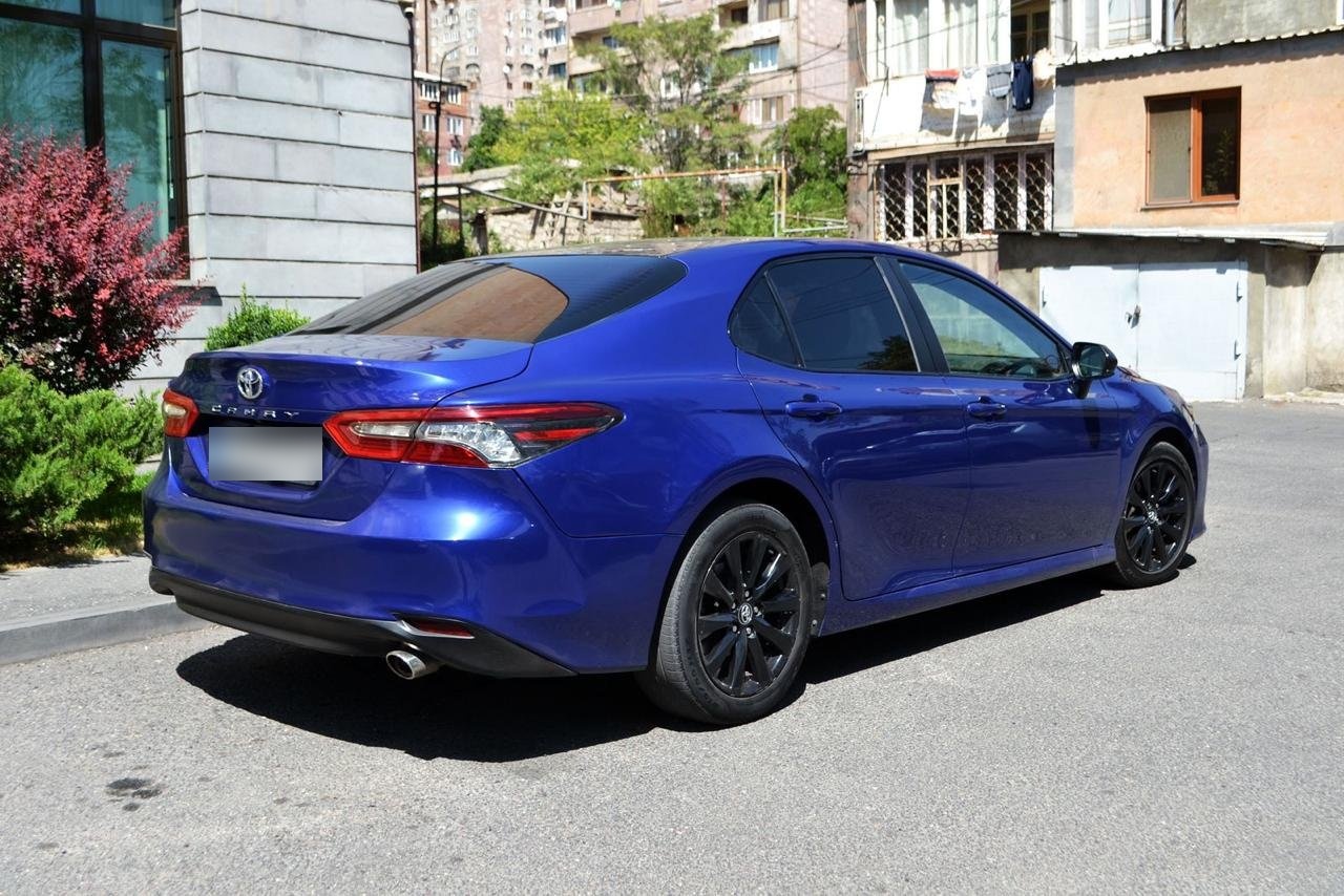 Toyota Camry 2018 — photo 2