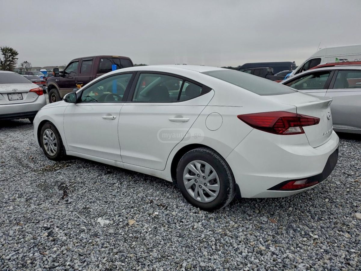 Hyundai Elantra 2020 — photo 2