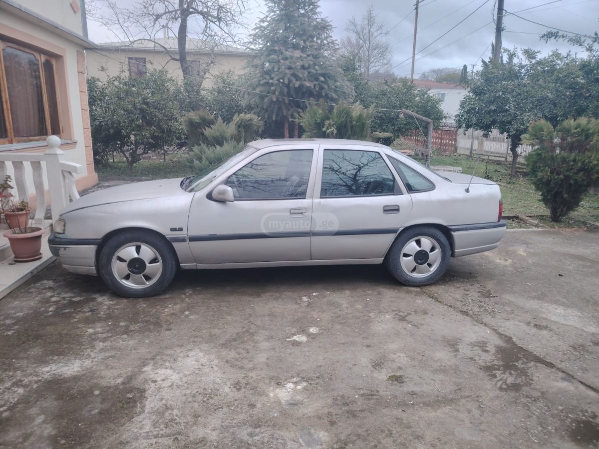 Opel Vectra 1992 — photo 2