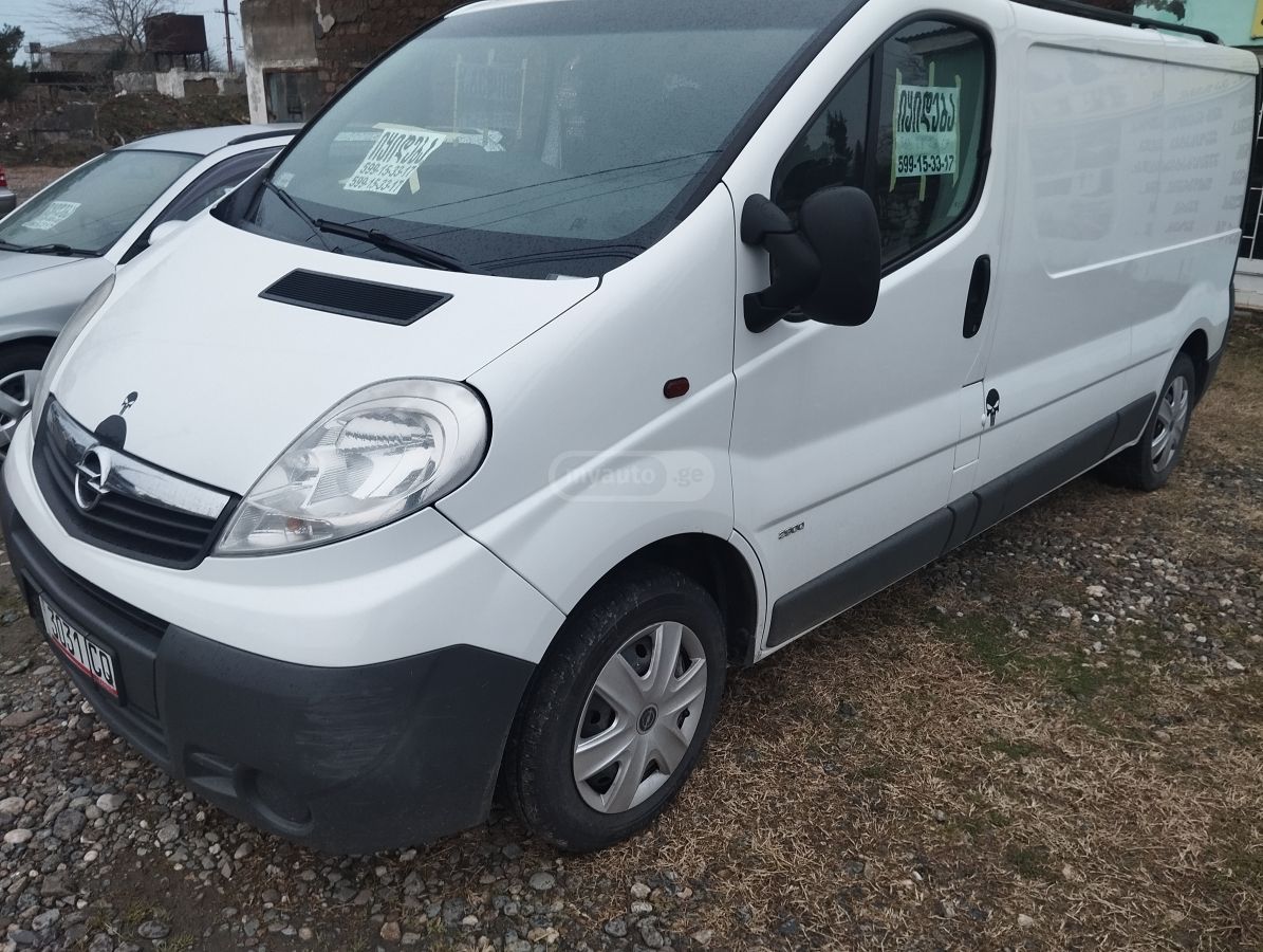 Opel Vivaro 2014 — photo 2