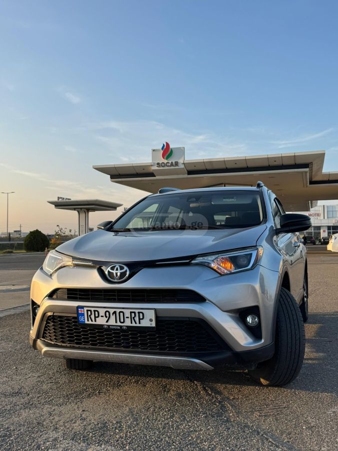 Toyota RAV4 2017 — photo 2