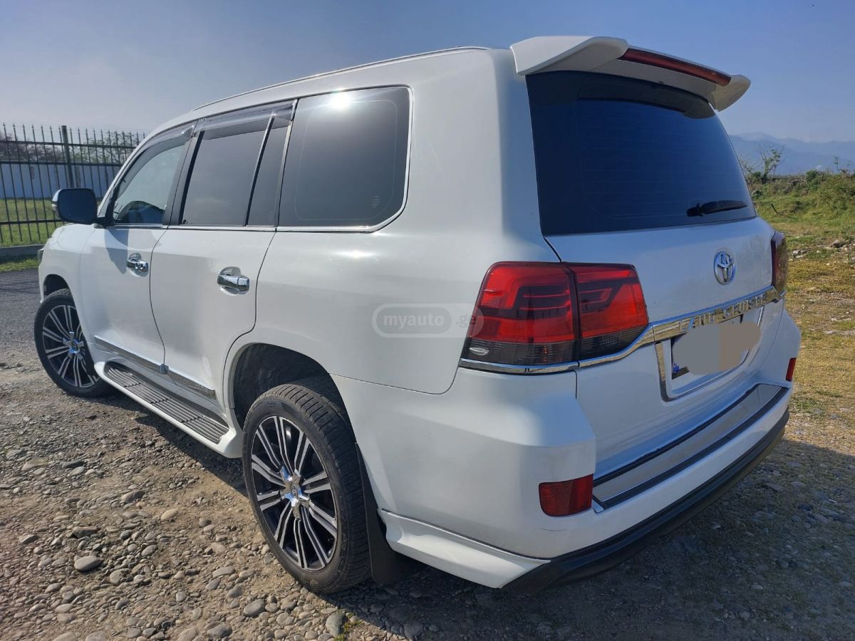 Toyota Land Cruiser 2013 — photo 2