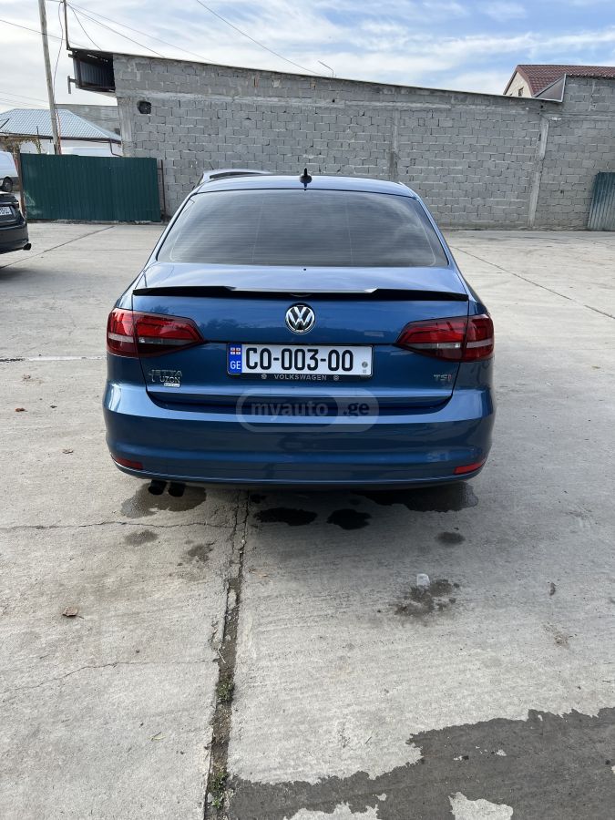 Volkswagen Jetta 2016 — photo 2