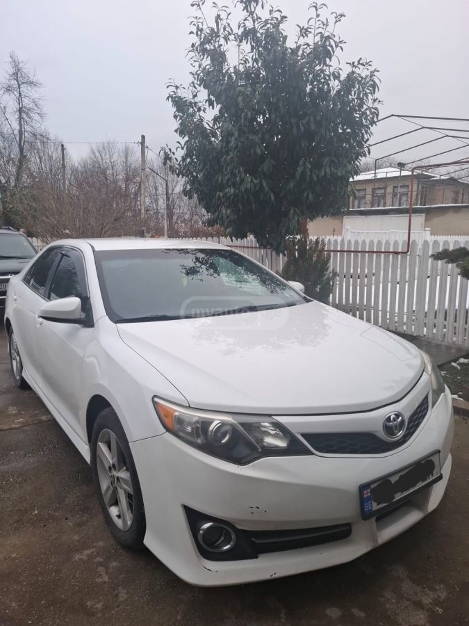 Toyota Camry 2012 — photo 2