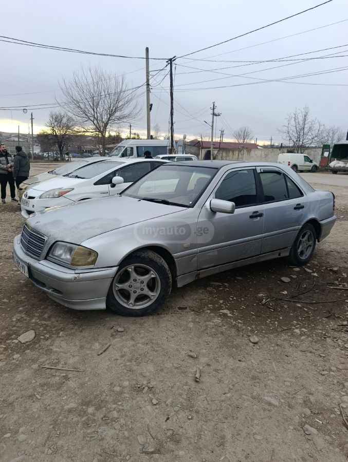 Mercedes-Benz C 180