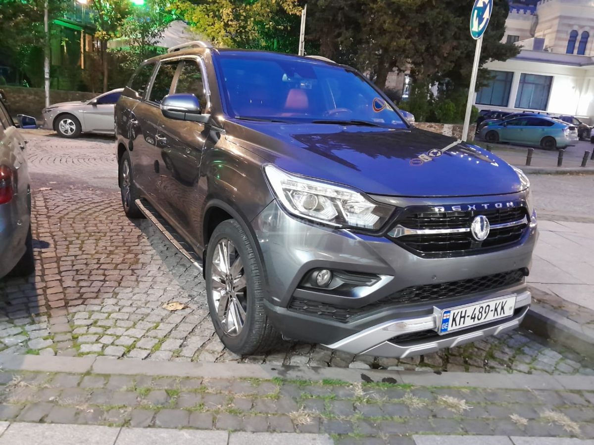 Ssangyong Rexton 2019 — photo 2