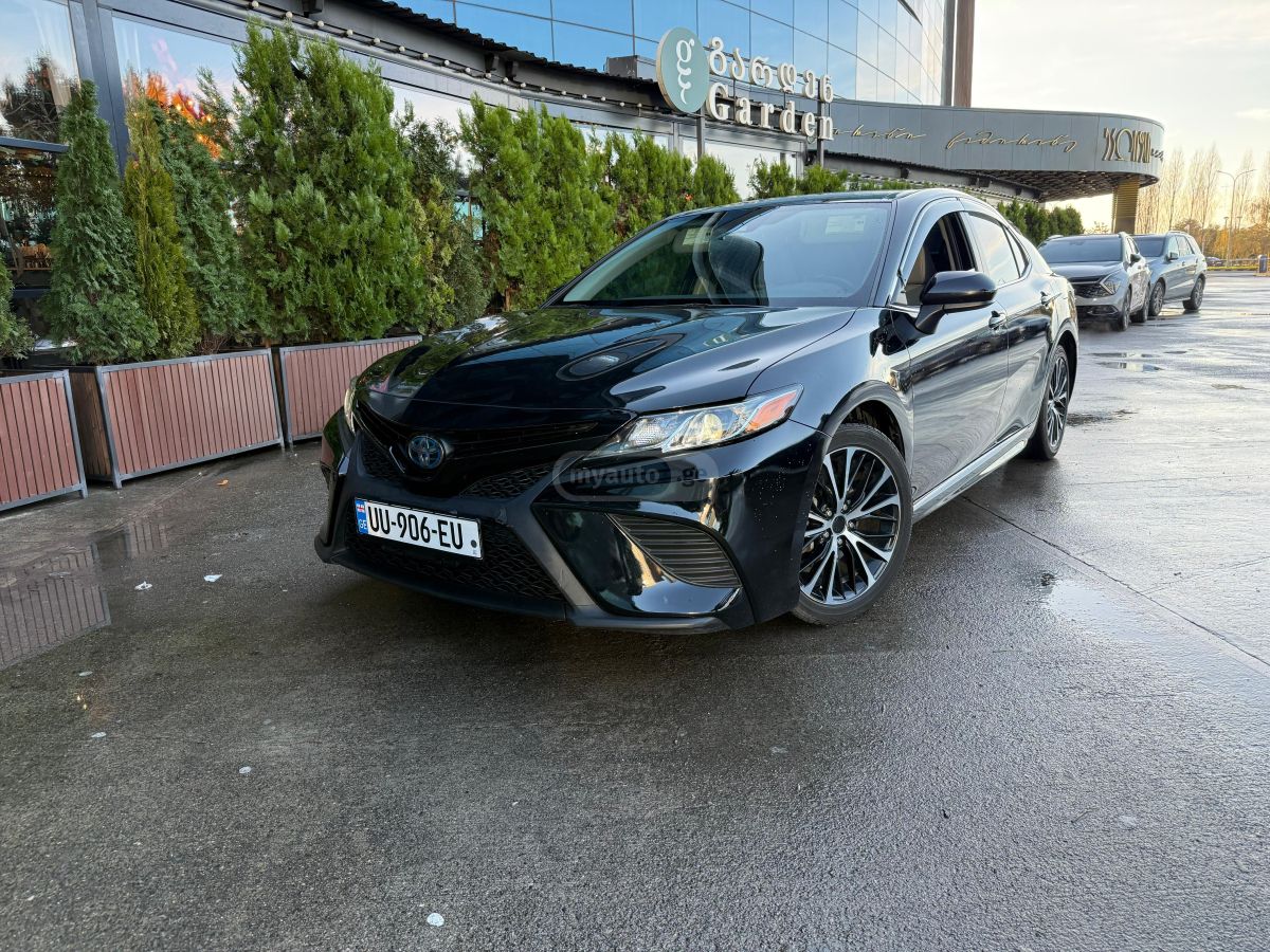 Toyota Camry 2019 — photo 2