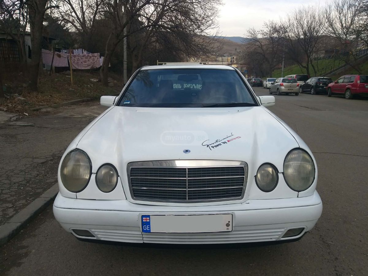 Mercedes-Benz E 230