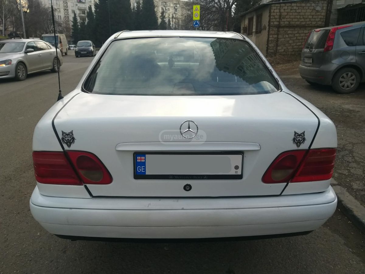 Mercedes-Benz E 230 1997 — photo 2