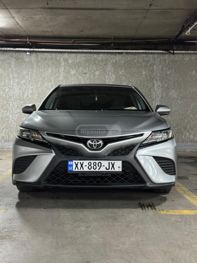 Toyota Camry 2018 — photo 2