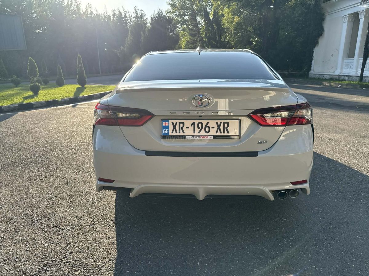 Toyota Camry 2022 — photo 2