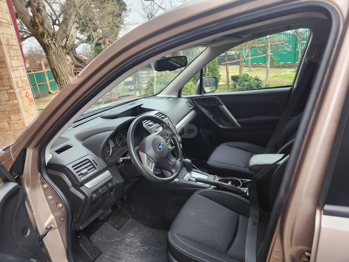 Subaru Forester 2015 — photo 2