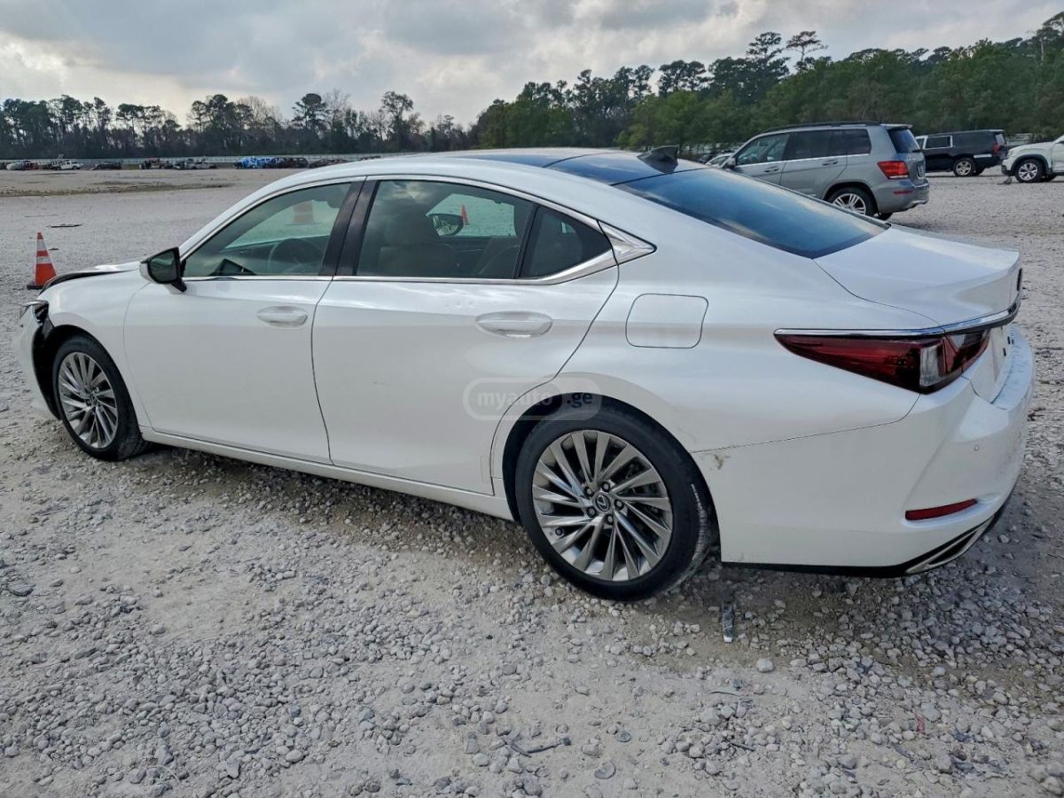Lexus ES 350 2019 — photo 2