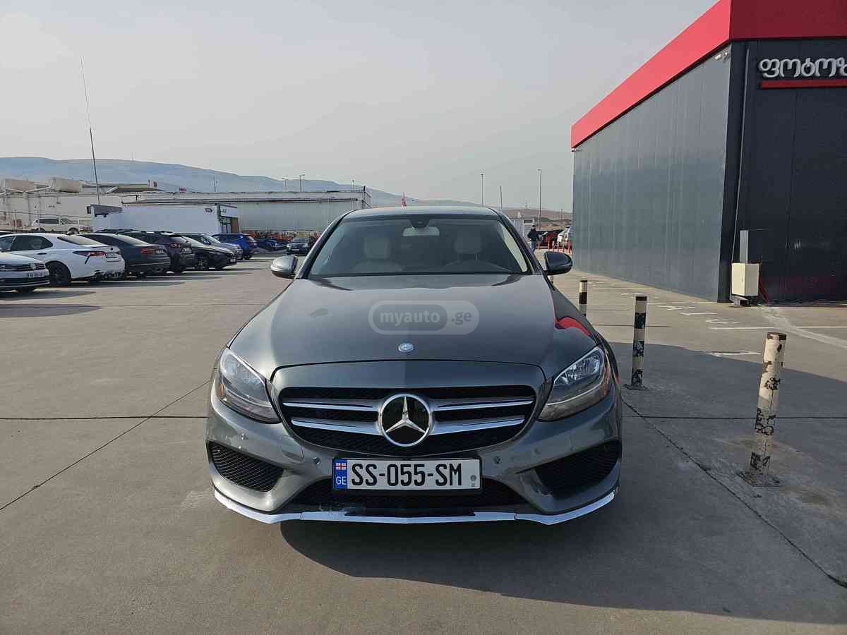 Mercedes-Benz C 300 2017 — photo 2