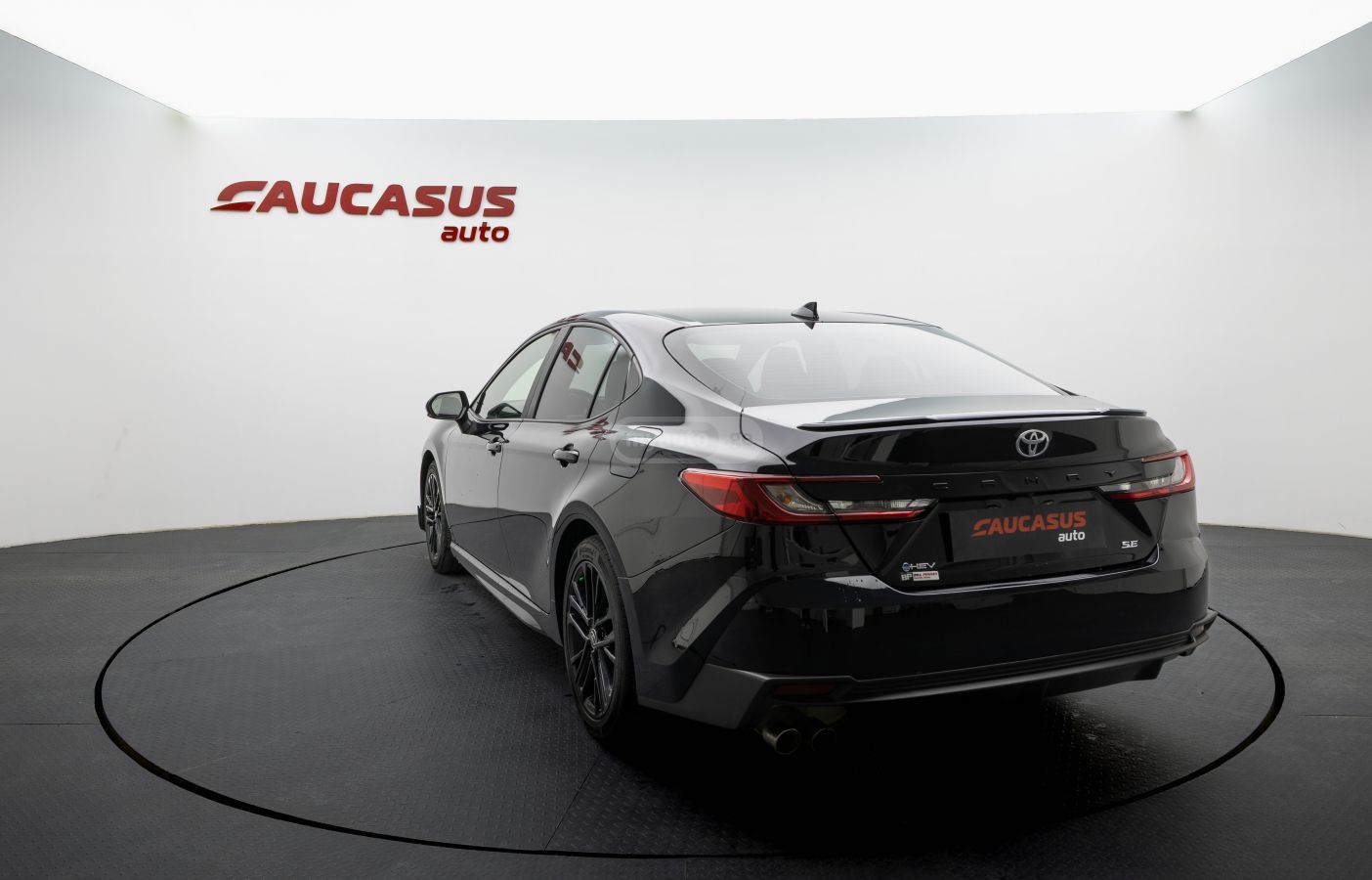 Toyota Camry 2025 — photo 2