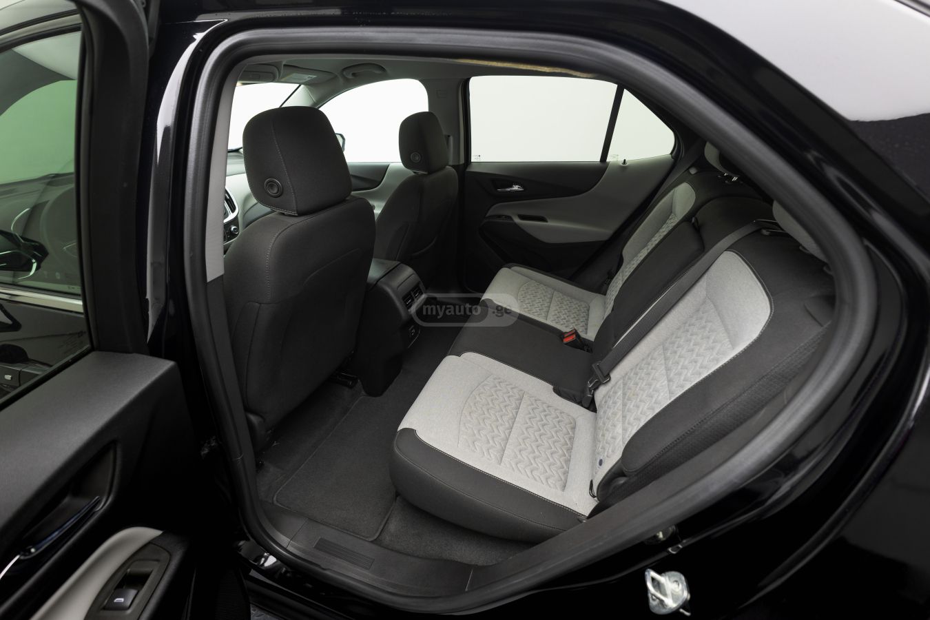 Chevrolet Equinox 2023 — photo 2