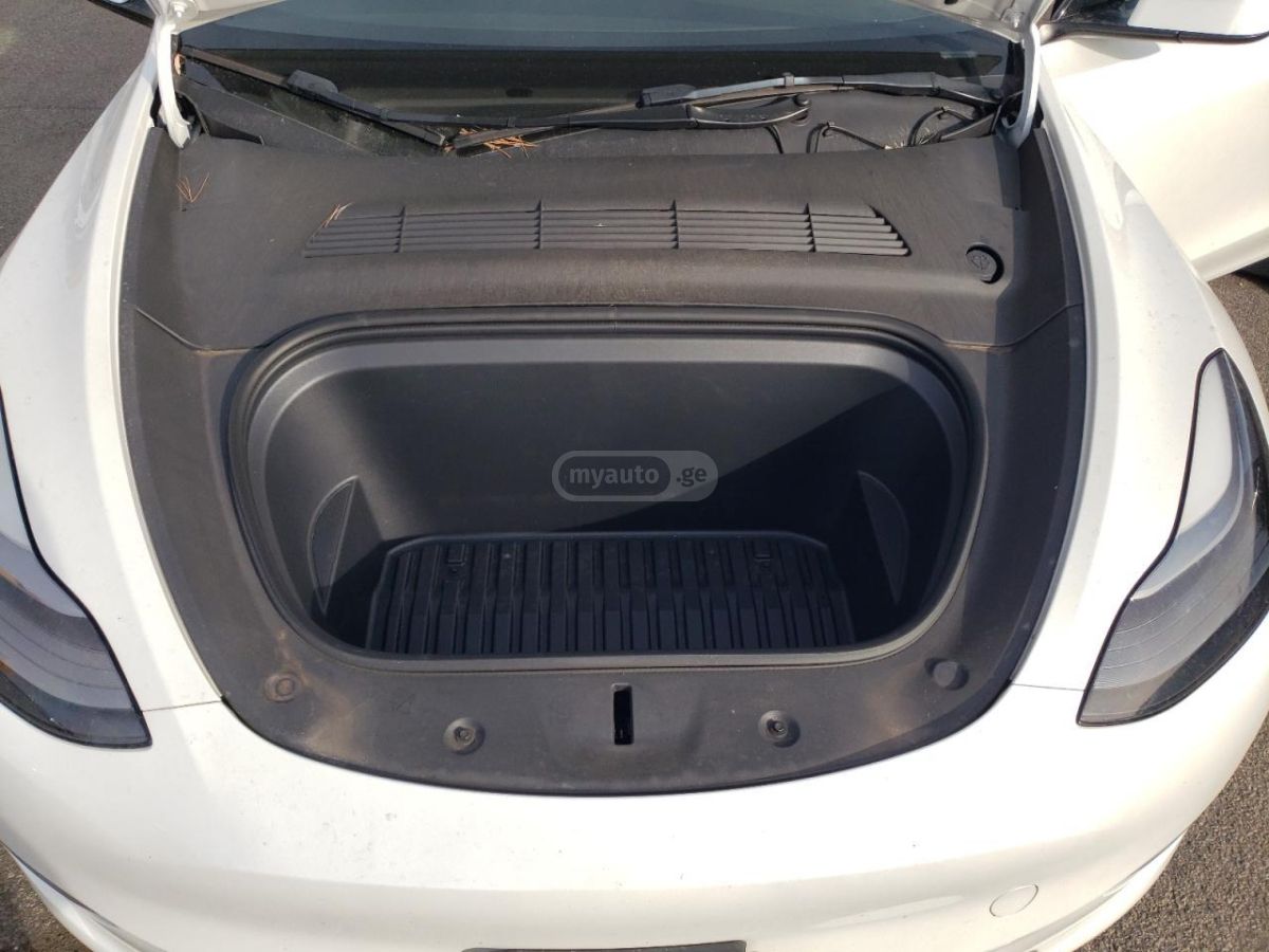 Tesla Model Y 2023 — photo 2