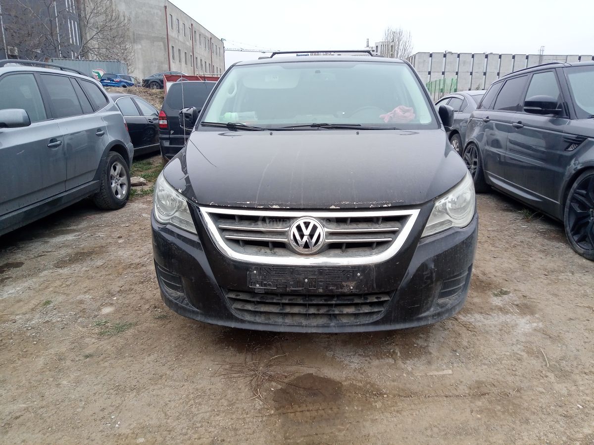 Volkswagen Routan 2013 — photo 2