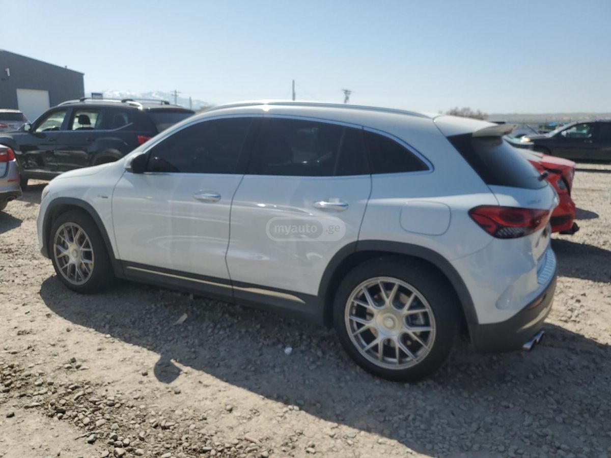 Mercedes-Benz GLA 45 AMG 2021 — photo 2
