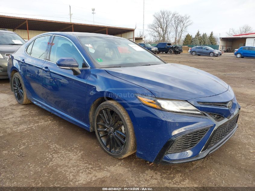 Toyota Camry 2023 — photo 2
