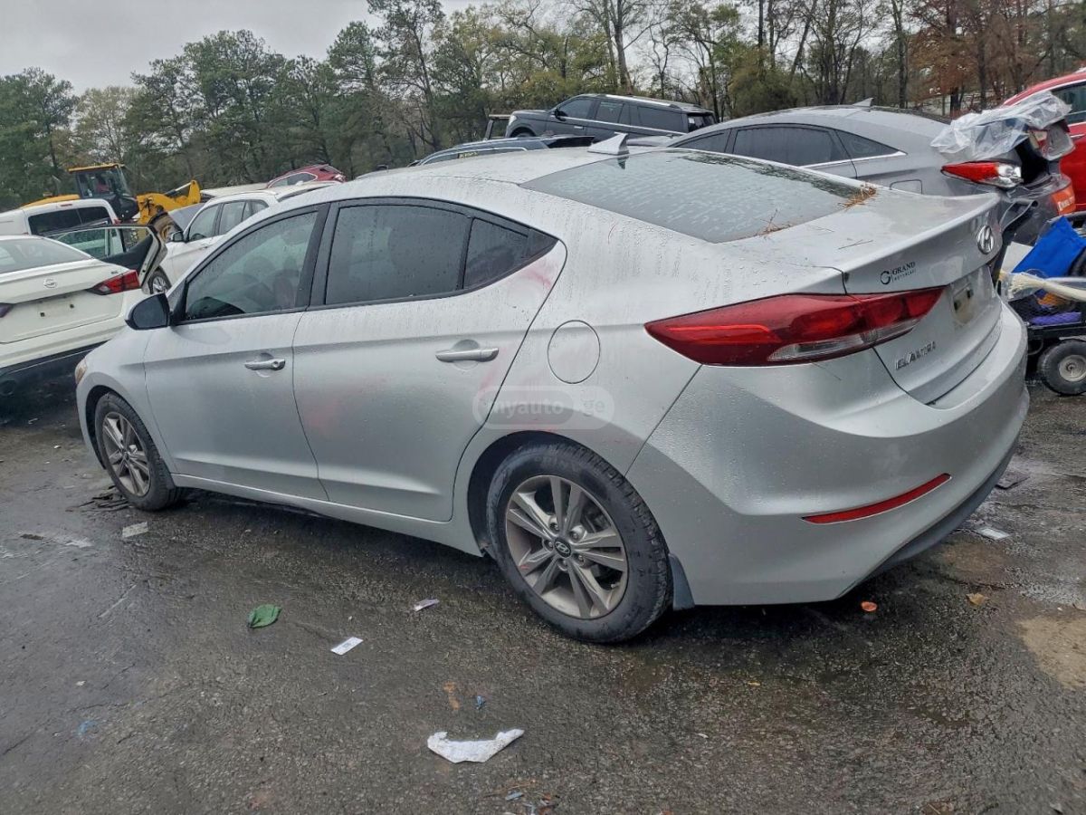 Hyundai Elantra 2018 — photo 2