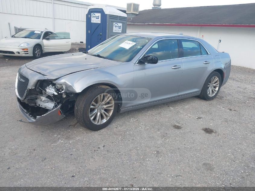 Chrysler 300 2017 — photo 2