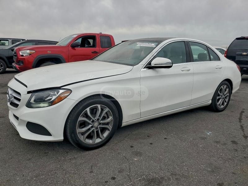 Mercedes-Benz C 300 2016 — photo 2