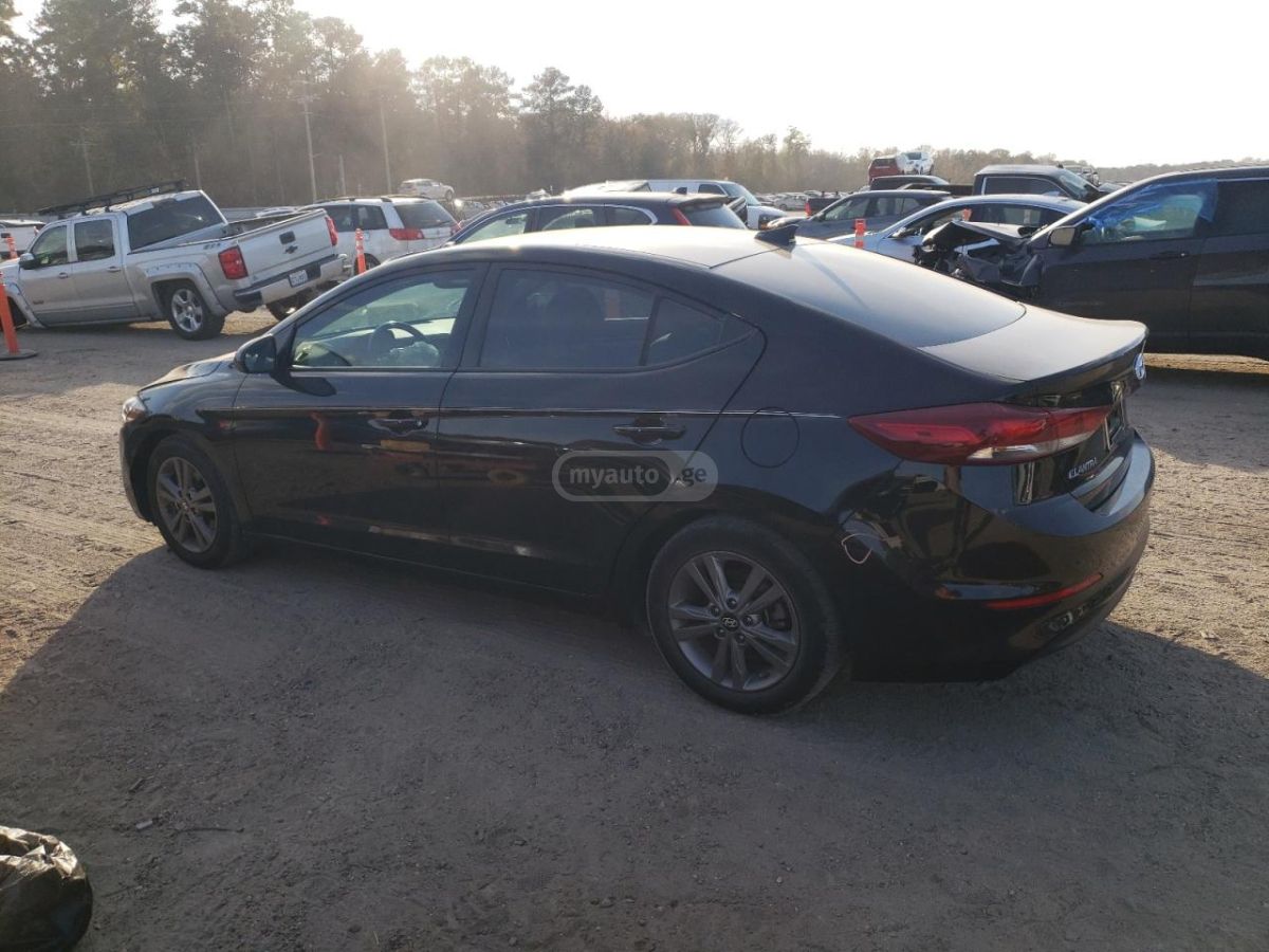 Hyundai Elantra 2018 — photo 2