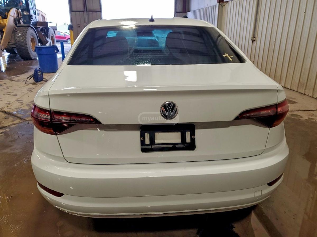 Volkswagen Jetta 2019 — photo 2