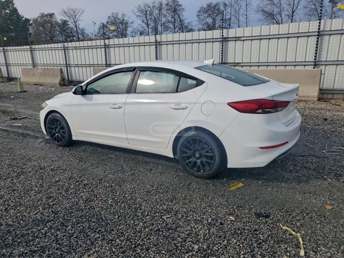 Hyundai Elantra 2018 — photo 2